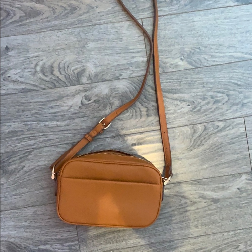 tan crossover bag